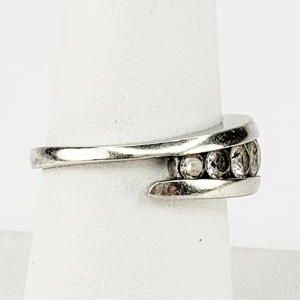 Ross Simons Bypass Ring Sterling Silver 7.75 Silver Graduated Channel Set Stone